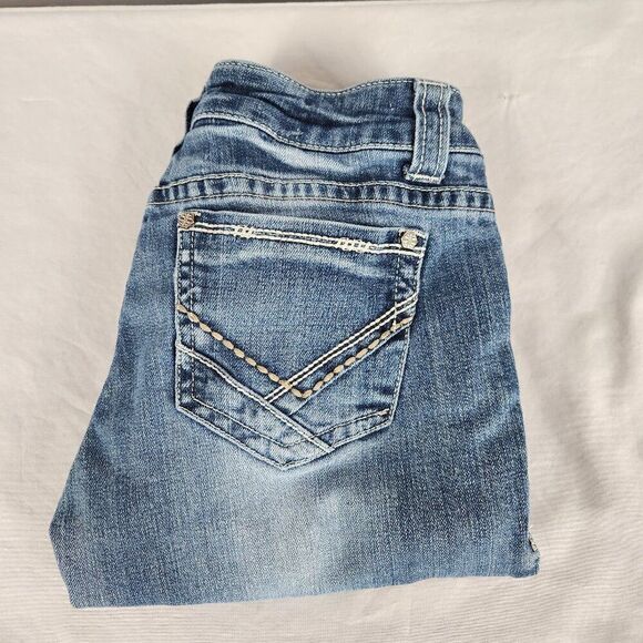 L.A. idol Pants - LA Idol Denim Shorts Bermuda Size 7 Blue Embroidered No Bling Cuffed Altered